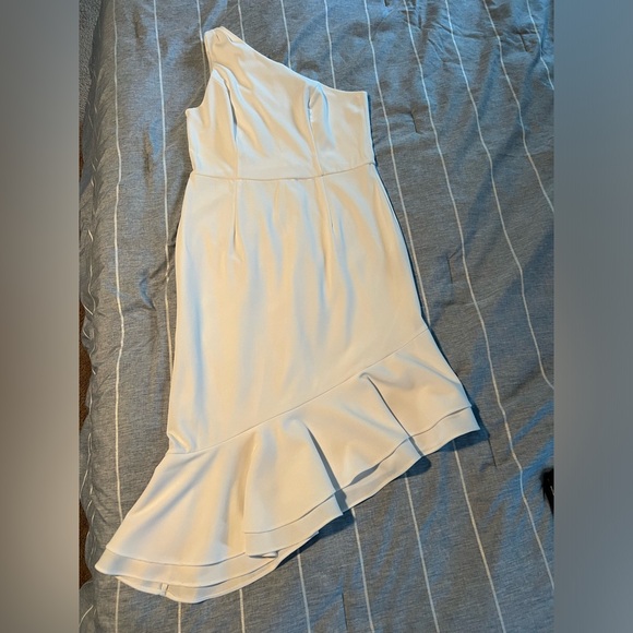 White one shoulder dress with a symmetrical, hemline and ruffle - Picture 3 of 7